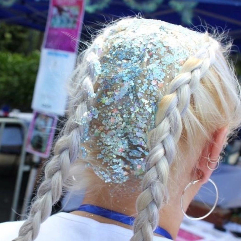 Glitter Everywhere 💎 - Picture 2 of 8